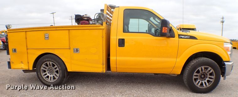 image for item KR9835 2015 Ford F350 Super Duty  utility bed pickup truck