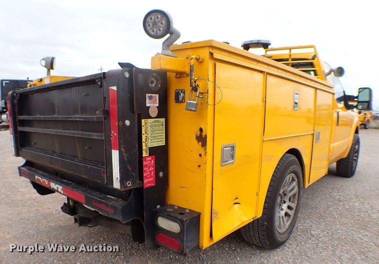 image for item KR9835 2015 Ford F350 Super Duty  utility bed pickup truck