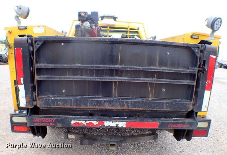 image for item KR9835 2015 Ford F350 Super Duty  utility bed pickup truck