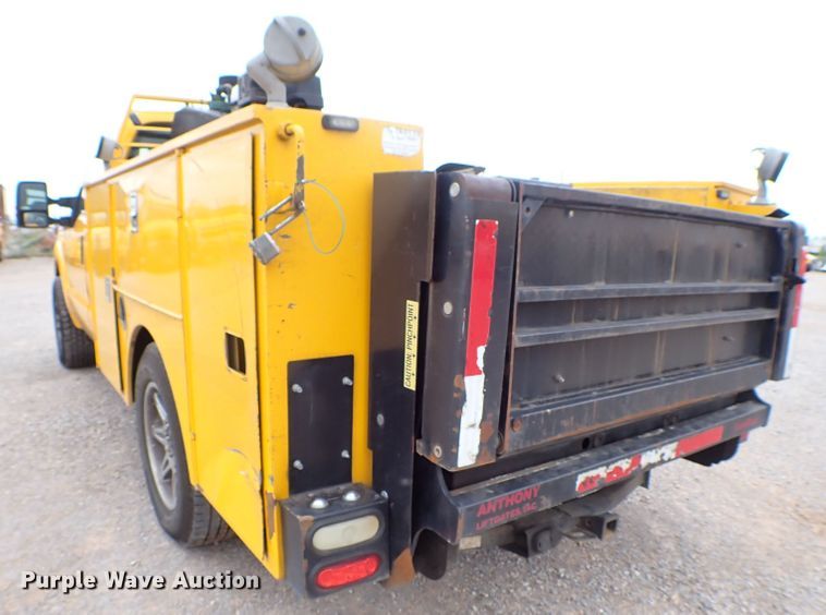 image for item KR9835 2015 Ford F350 Super Duty  utility bed pickup truck