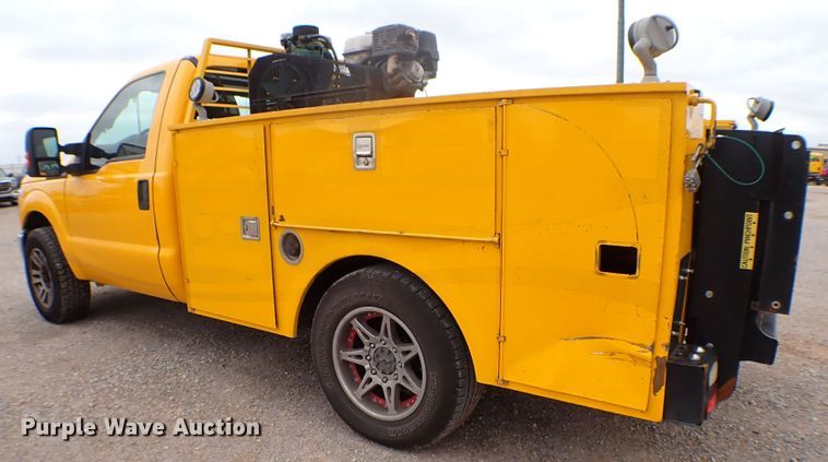 image for item KR9835 2015 Ford F350 Super Duty  utility bed pickup truck