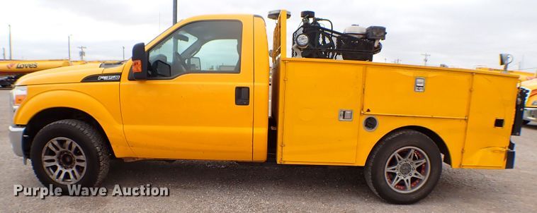 image for item KR9835 2015 Ford F350 Super Duty  utility bed pickup truck