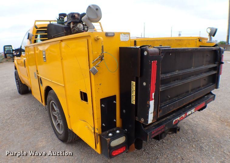 image for item KR9835 2015 Ford F350 Super Duty  utility bed pickup truck