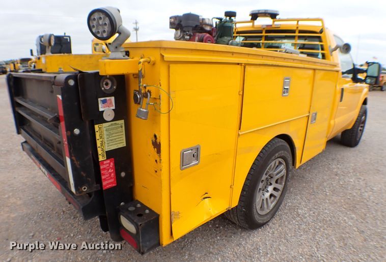 image for item KR9835 2015 Ford F350 Super Duty  utility bed pickup truck