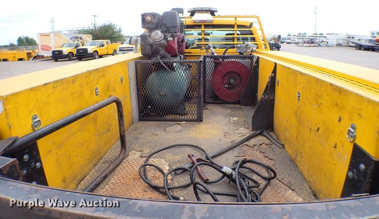 image for item KR9835 2015 Ford F350 Super Duty  utility bed pickup truck