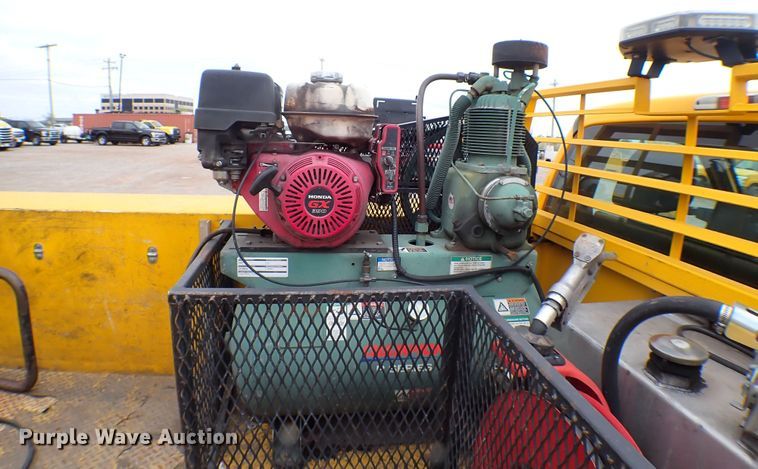 image for item KR9835 2015 Ford F350 Super Duty  utility bed pickup truck