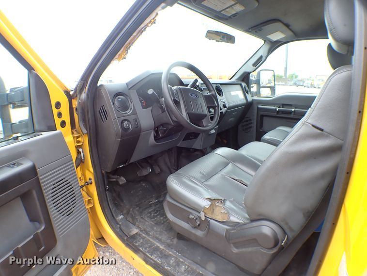 image for item KR9835 2015 Ford F350 Super Duty  utility bed pickup truck