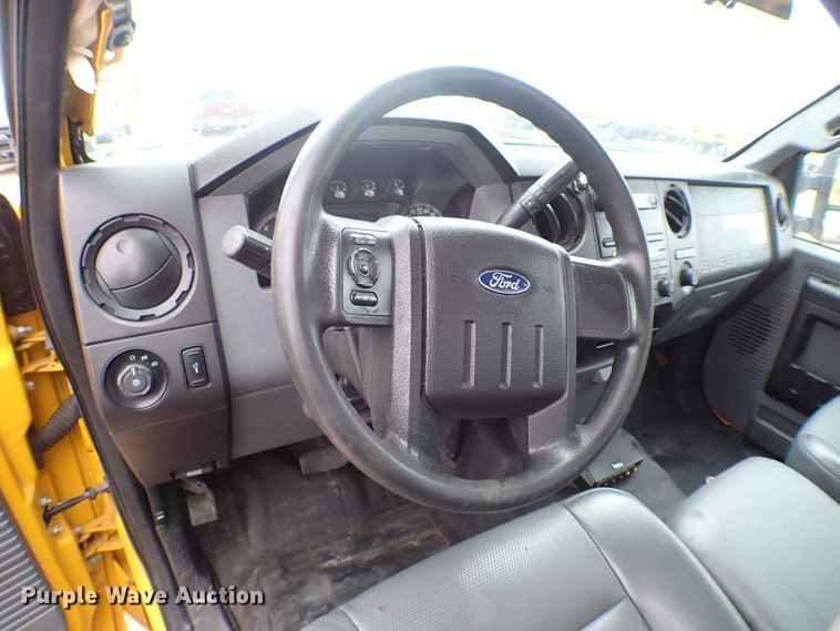 image for item KR9835 2015 Ford F350 Super Duty  utility bed pickup truck