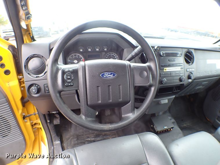 image for item KR9835 2015 Ford F350 Super Duty  utility bed pickup truck