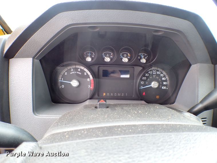 image for item KR9835 2015 Ford F350 Super Duty  utility bed pickup truck