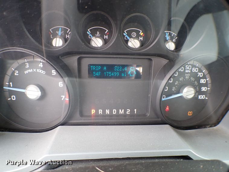 image for item KR9835 2015 Ford F350 Super Duty  utility bed pickup truck