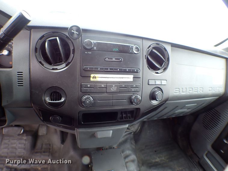 image for item KR9835 2015 Ford F350 Super Duty  utility bed pickup truck