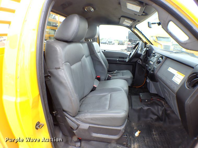 image for item KR9835 2015 Ford F350 Super Duty  utility bed pickup truck