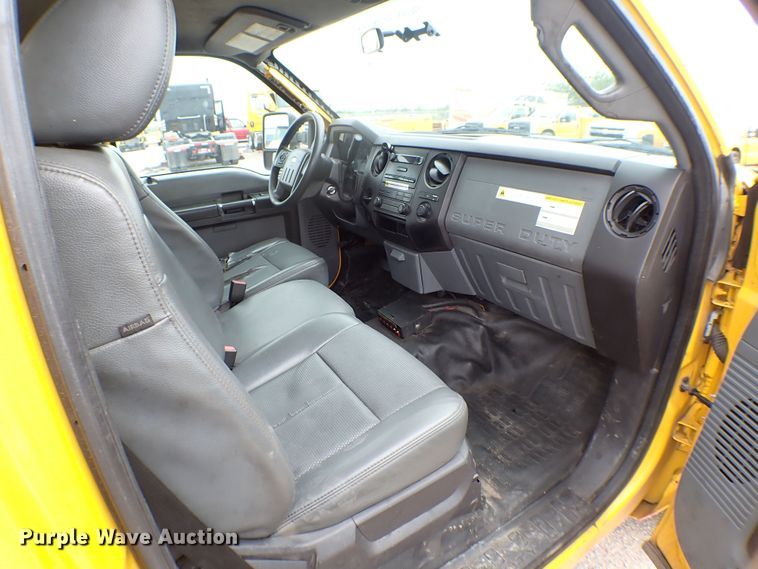 image for item KR9835 2015 Ford F350 Super Duty  utility bed pickup truck