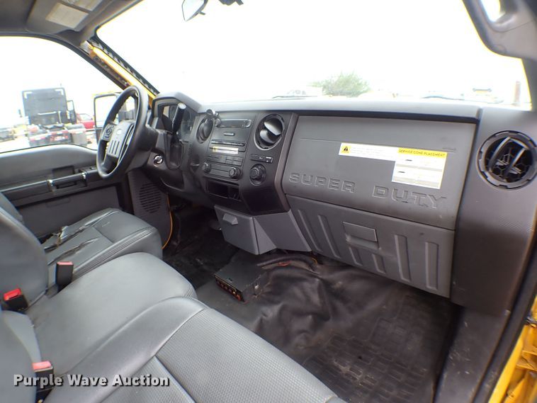 image for item KR9835 2015 Ford F350 Super Duty  utility bed pickup truck