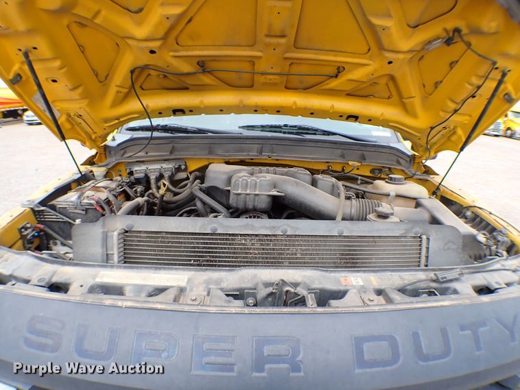 image for item KR9835 2015 Ford F350 Super Duty  utility bed pickup truck