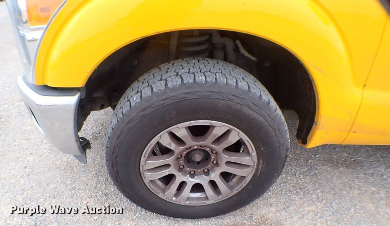 image for item KR9835 2015 Ford F350 Super Duty  utility bed pickup truck