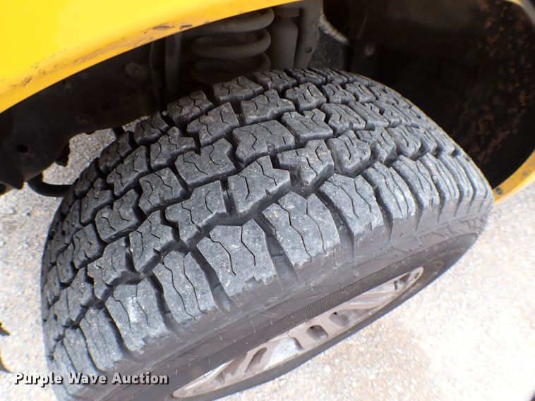 image for item KR9835 2015 Ford F350 Super Duty  utility bed pickup truck