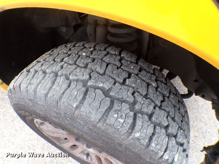 image for item KR9835 2015 Ford F350 Super Duty  utility bed pickup truck