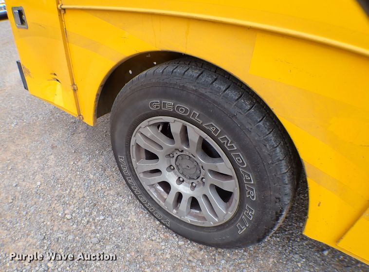 image for item KR9835 2015 Ford F350 Super Duty  utility bed pickup truck