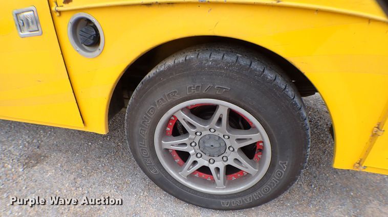 image for item KR9835 2015 Ford F350 Super Duty  utility bed pickup truck