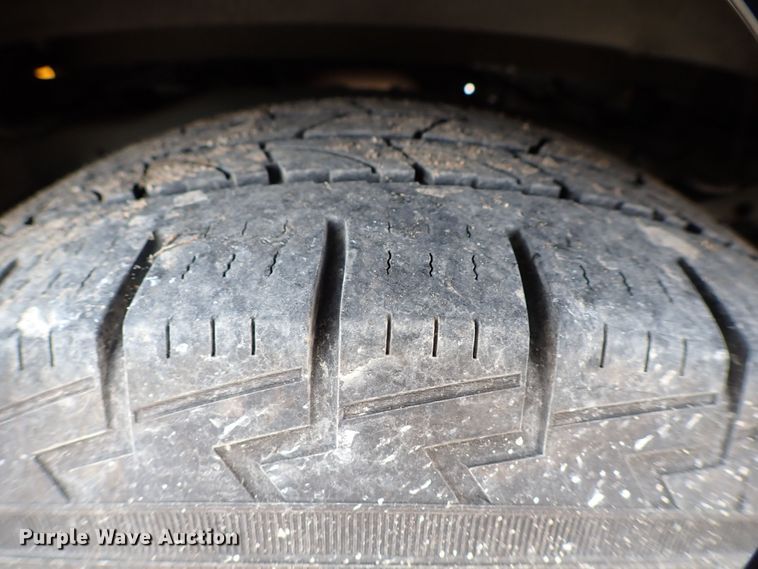 image for item KR9835 2015 Ford F350 Super Duty  utility bed pickup truck