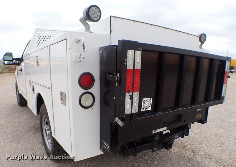 image for item KR9842 2017 Ford F350 Super Duty XL  utility bed pickup truck