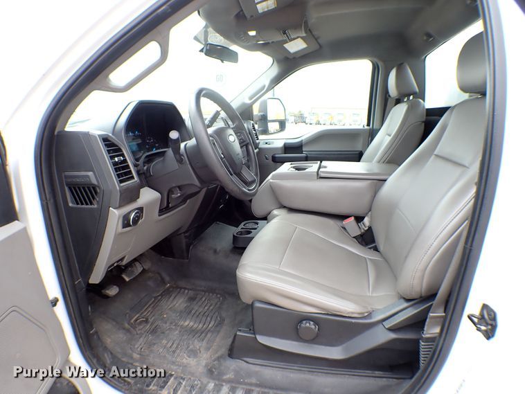 image for item KR9842 2017 Ford F350 Super Duty XL  utility bed pickup truck