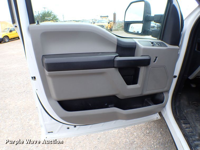 image for item KR9842 2017 Ford F350 Super Duty XL  utility bed pickup truck