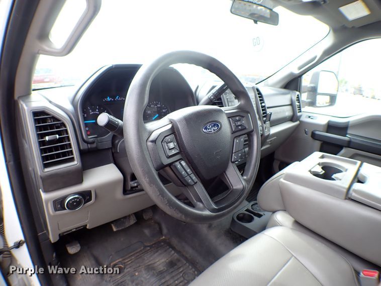 image for item KR9842 2017 Ford F350 Super Duty XL  utility bed pickup truck