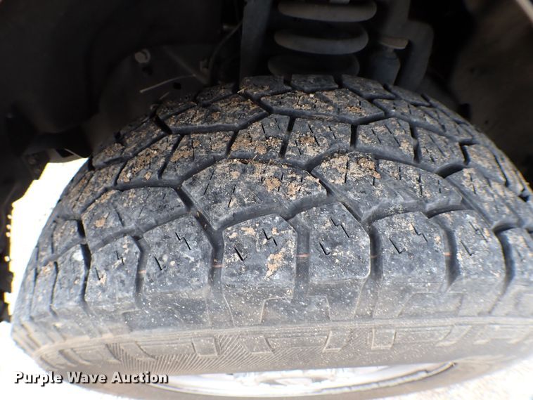 image for item KR9842 2017 Ford F350 Super Duty XL  utility bed pickup truck