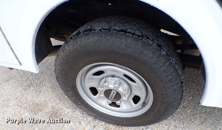 image for item KR9842 2017 Ford F350 Super Duty XL  utility bed pickup truck