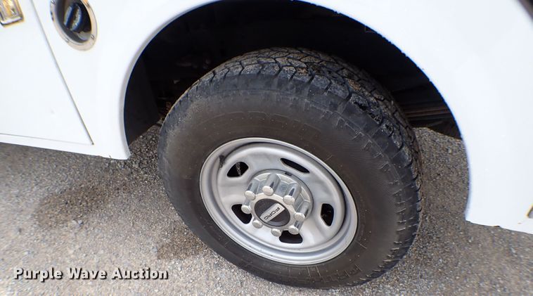 image for item KR9842 2017 Ford F350 Super Duty XL  utility bed pickup truck