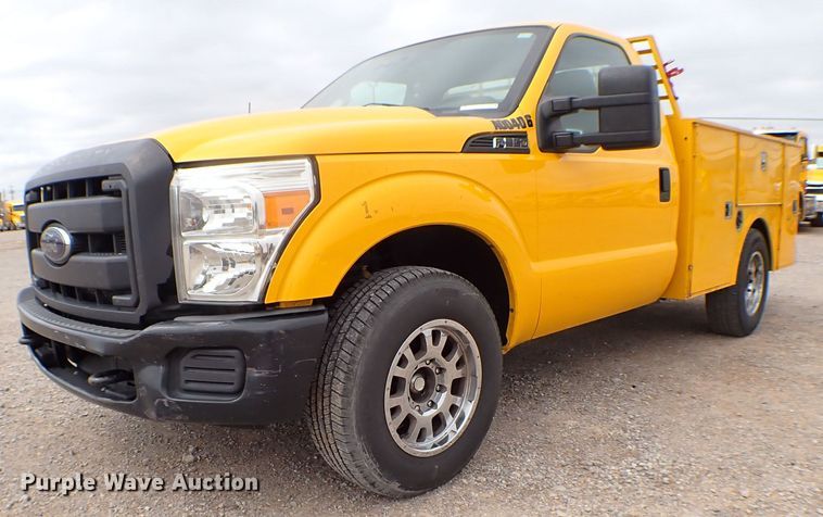 image for item KR9846 2015 Ford F350 Super Duty  utility bed pickup truck