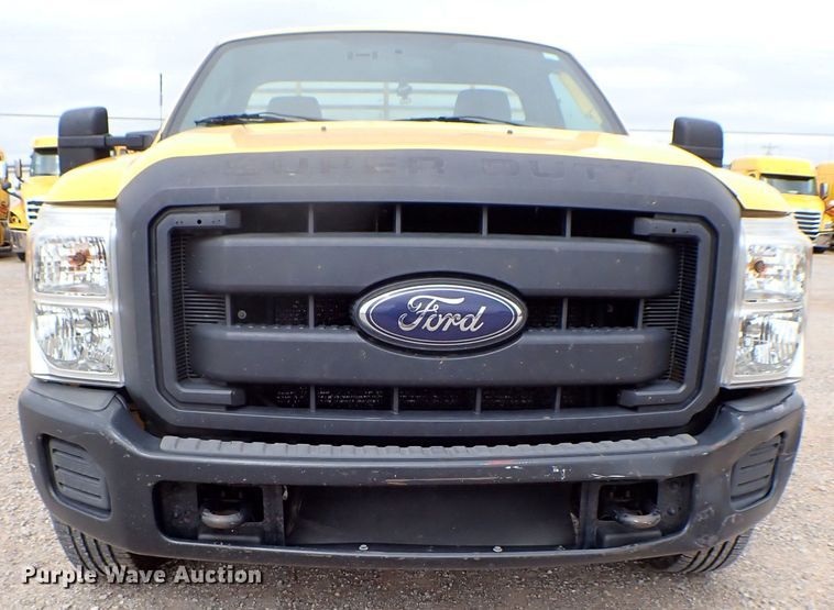 image for item KR9846 2015 Ford F350 Super Duty  utility bed pickup truck