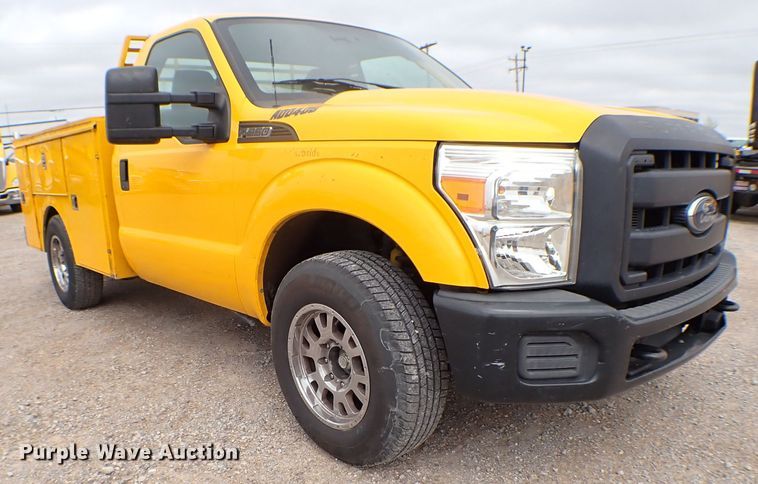 image for item KR9846 2015 Ford F350 Super Duty  utility bed pickup truck