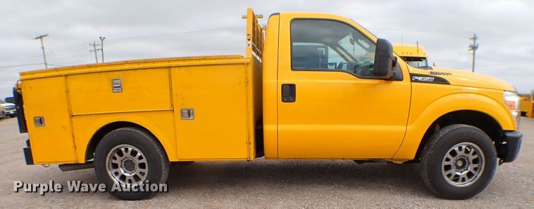 image for item KR9846 2015 Ford F350 Super Duty  utility bed pickup truck