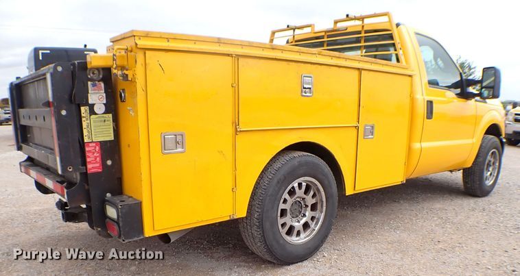 image for item KR9846 2015 Ford F350 Super Duty  utility bed pickup truck