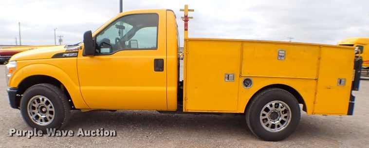 image for item KR9846 2015 Ford F350 Super Duty  utility bed pickup truck