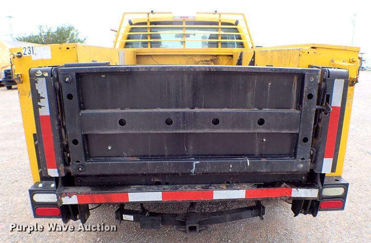 image for item KR9846 2015 Ford F350 Super Duty  utility bed pickup truck