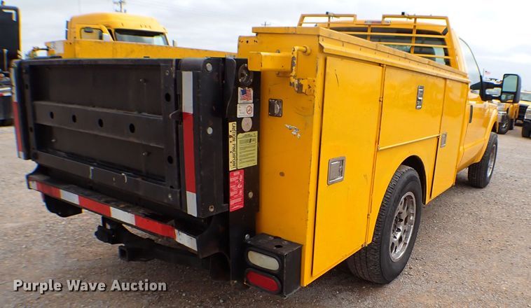 image for item KR9846 2015 Ford F350 Super Duty  utility bed pickup truck