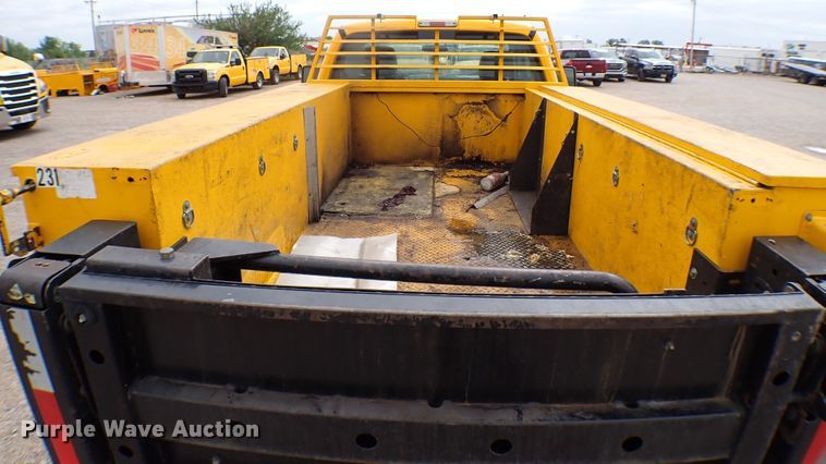 image for item KR9846 2015 Ford F350 Super Duty  utility bed pickup truck