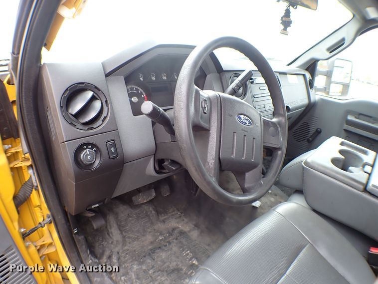 image for item KR9846 2015 Ford F350 Super Duty  utility bed pickup truck