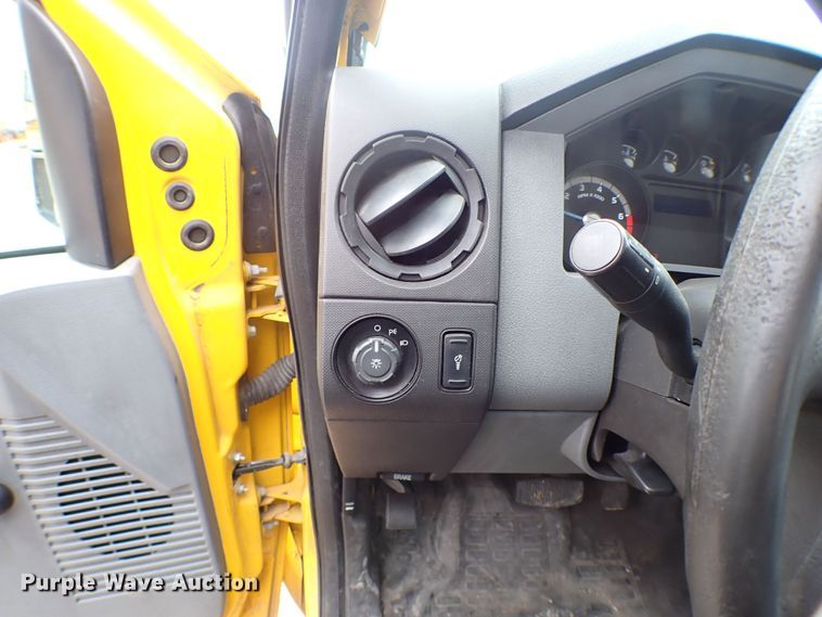 image for item KR9846 2015 Ford F350 Super Duty  utility bed pickup truck