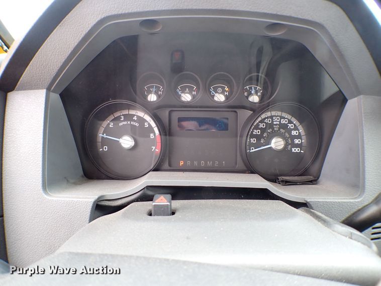 image for item KR9846 2015 Ford F350 Super Duty  utility bed pickup truck