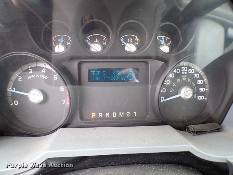 image for item KR9846 2015 Ford F350 Super Duty  utility bed pickup truck