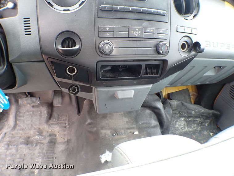 image for item KR9846 2015 Ford F350 Super Duty  utility bed pickup truck