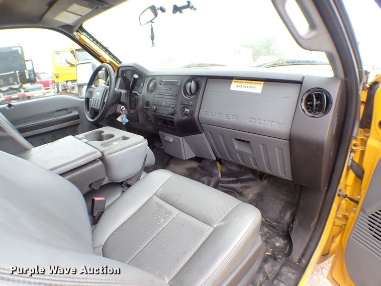 image for item KR9846 2015 Ford F350 Super Duty  utility bed pickup truck