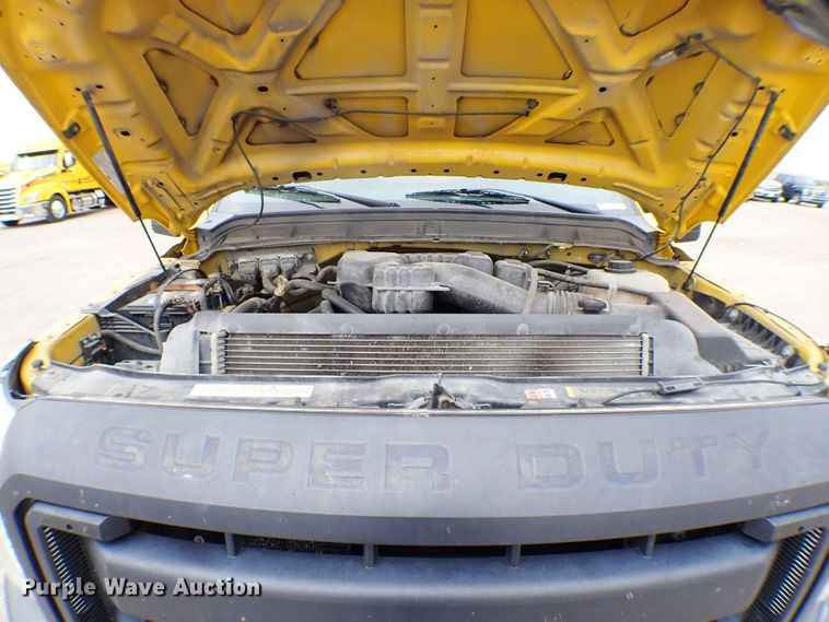 image for item KR9846 2015 Ford F350 Super Duty  utility bed pickup truck