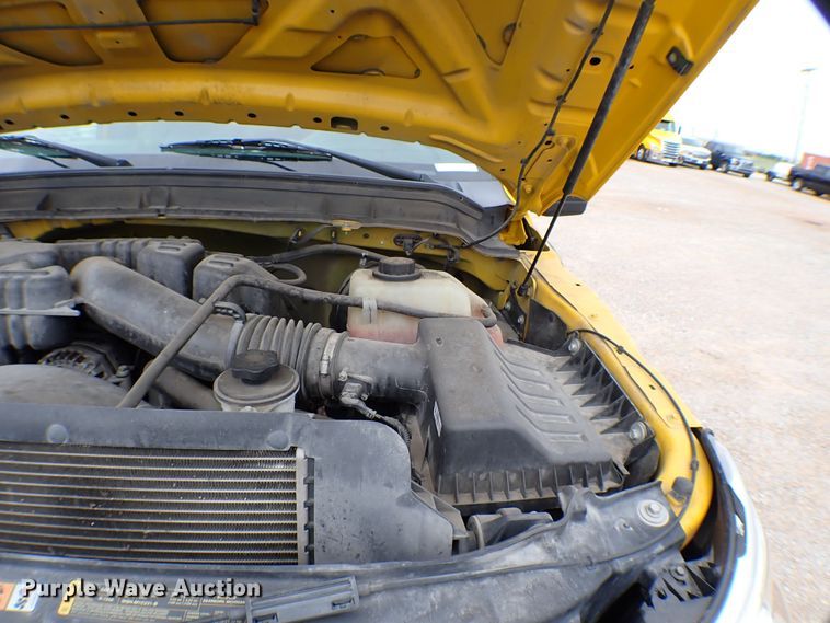 image for item KR9846 2015 Ford F350 Super Duty  utility bed pickup truck